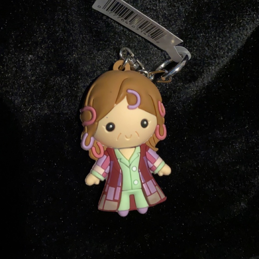 Hocus Pocus Devil’s Wife Blind Bag Keychain